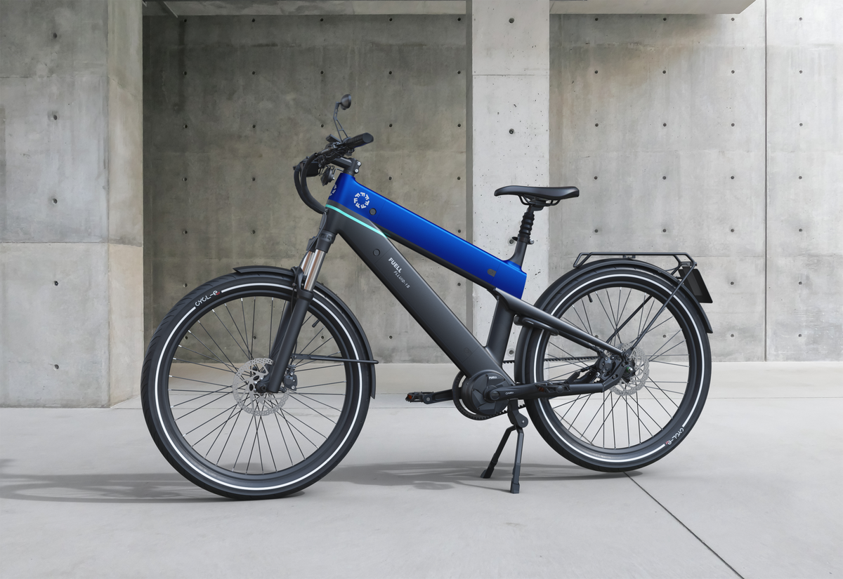 Flluid ebike Blue color